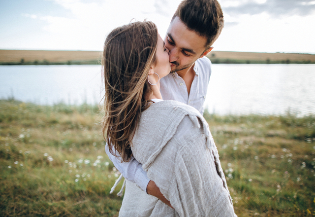 もうトロトロです…女性が悶絶する【ちょっと強引なキス】とは？