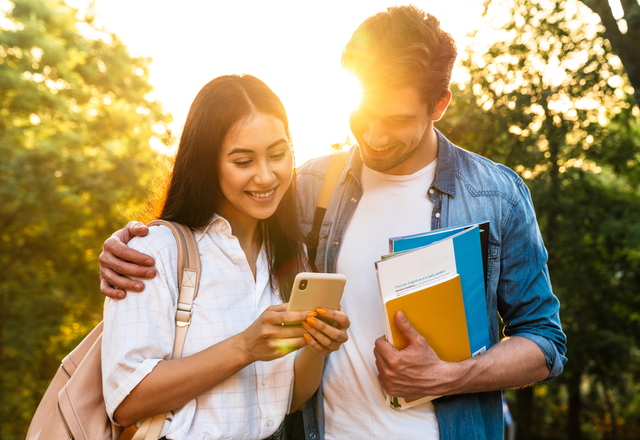 どこへ行くのも一緒にいたい！男性の【ベタ惚れサイン】4選