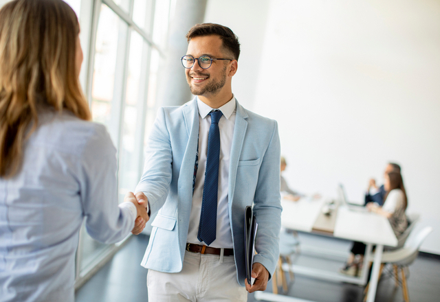 もう惚れちゃった？！女性が「初対面でキュンとくる男性」とは