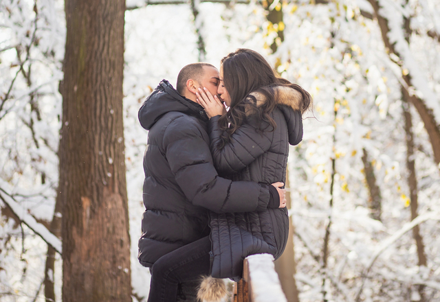 こんな子初めてだよ♡彼がキュンとする「キス中の仕草」4選