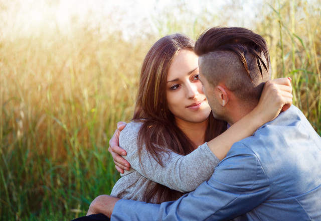 意外と単純？女性が「思わずハグしたくなる瞬間」4つ