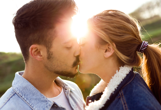 愛、深めましょう。彼女と盛り上がる「ラブラブなキス」とは