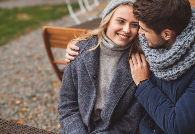 私だけ見てて…？女性が「男性を構いたくなる瞬間」4つ