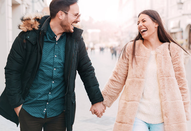 あの夫婦ステキ…！彼女と「結婚後もラブラブでいる秘訣」って？