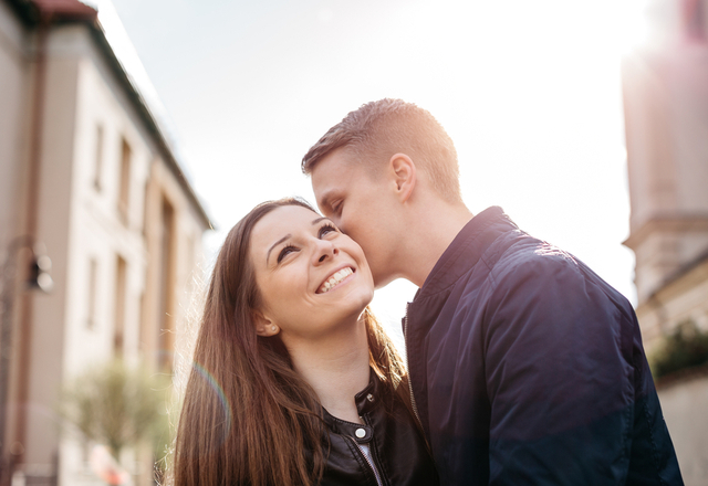 ドキドキしちゃう…女性がトキメク「理想のキスのタイミング」4選