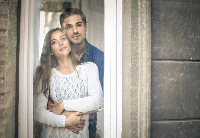 この季節は特に！女性が「抱きしめてほしい」と思う瞬間って？