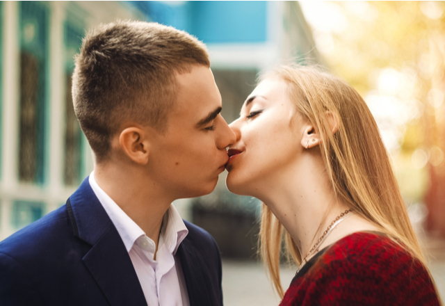 いつもよりドキドキする…彼女が「特別に感じるキス」の仕方