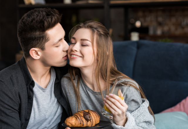 ドキドキしちゃうね…♡彼女が憧れる「ロマンチックなキス」