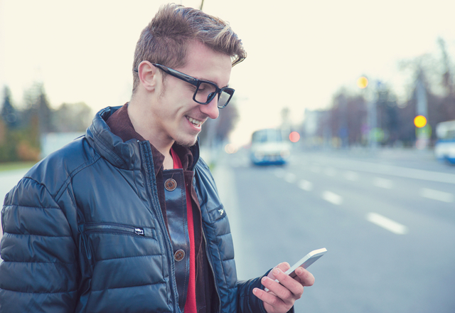 そんな駆け引きズルいって…！男性が虜になる「あざとLINE」とは