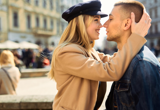 どうしよ、心臓飛び出そう…！女性を虜にする「キスハグ」って？