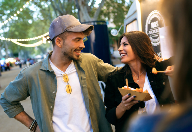 スキンシップ中に囁いて！女性が「彼氏に言われたい言葉」4つとは