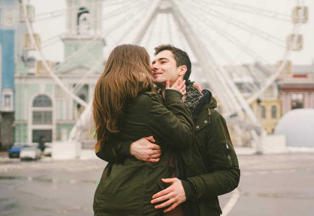 愛しすぎです♡カレの心臓をバクバクさせる「ハグの仕方」って？