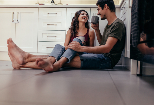 その眼差しはもしかして…♡女性が見せる「イチャイチャしたいサイン」