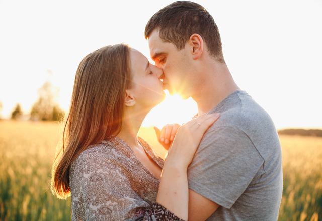 愛されてるって感じ…♡女性が「幸せを感じるキスハグ」って？