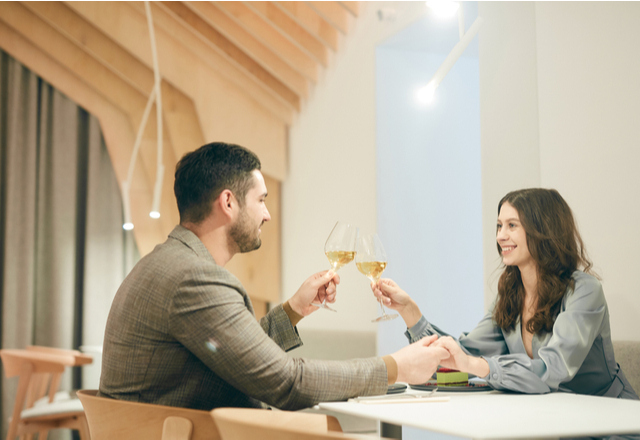 悩む必要ナシ！女性が「好きな男性」にする【脈ありサイン】4つ