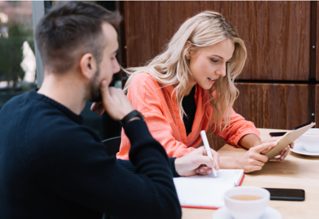 隙見せすぎだろっ♡男性がついチラ見しちゃう【女性の無防備な振る舞い】
