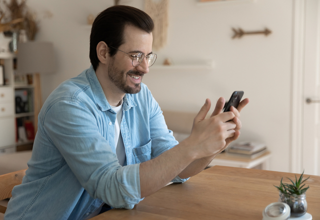 ついつい本音が…！男が無意識に送る「本命LINE」の特徴4つ