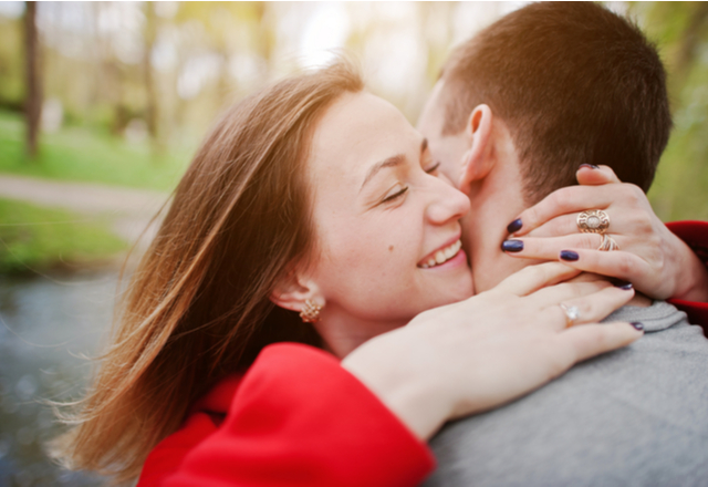 彼とのハグを思い出して！4項目で分かる「カレの本命彼女度テスト」