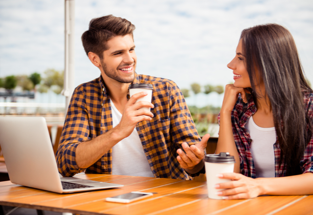 見習うべきは話し方！？女性から「モテる男がする会話術」4つ