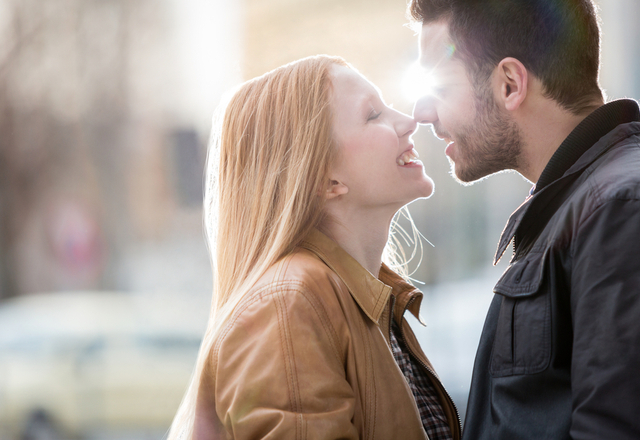 こっち来て…！女性が「抱きしめてほしい」と思う瞬間