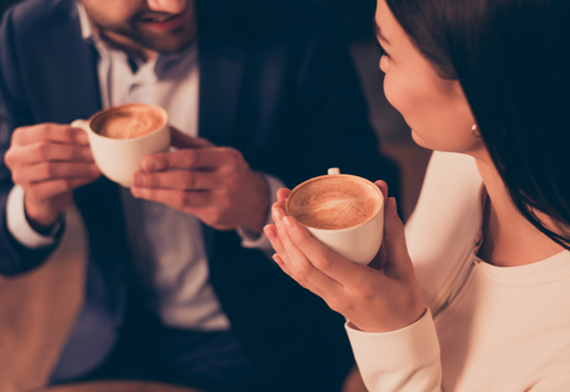 どうか察してください…！女性が密かに見せてる「好きサイン」