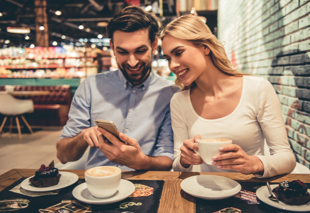 私のこと好きなの…？女性が「好意に気づくアプローチ」の仕方