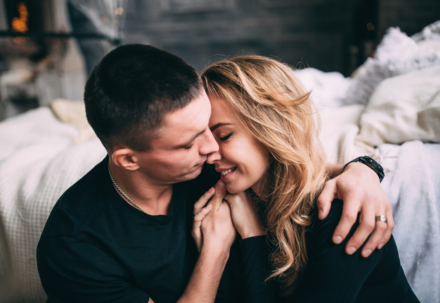 実は興奮してるんです…！控えめ女性の「触ってサイン」4つ