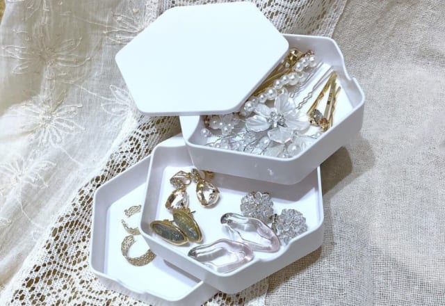 見た目も可愛い！機能性も高い！【スリコ】の「アクセケース」3選