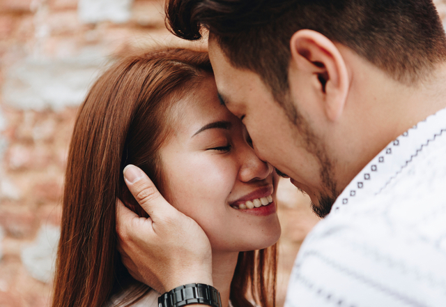 もっと強くギューして！彼女が「ハグを求めるタイミング」4つ