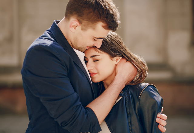 もっと強く…！女性が「ハグしてほしい」と思うタイミング