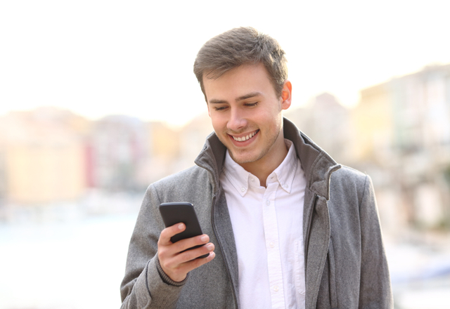 今すぐ会いに行きたい！彼の心をくすぐる「応援LINE」とは？