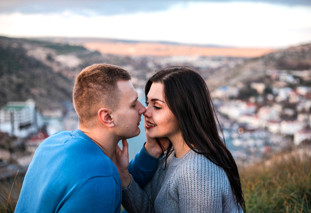 カラダがうずいちゃう…♡女性をムラっとさせる方法～キス編～