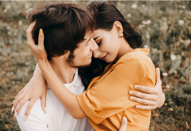 サインを見逃すな！女性が「抱きしめてほしいと思うタイミング」