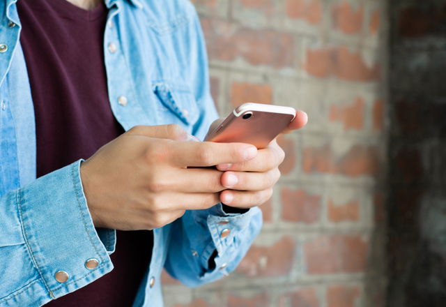 【片思い女子必見】年上男性が好印象を抱く女性からのLINE4つ