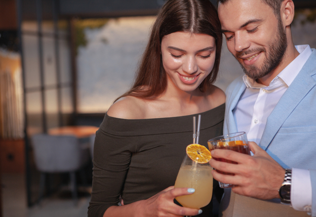 今こそチャンス？！意中の彼をノックアウトさせる「酔っ払いテク」4つ