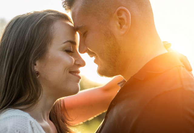 俺って宇宙一の幸せ者？！彼を喜ばせる「ハグの仕方」って？