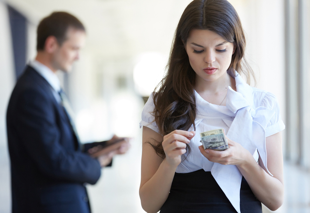 それもう脈ナシかも…。女性が【何とも思ってない男性にする事】職場編