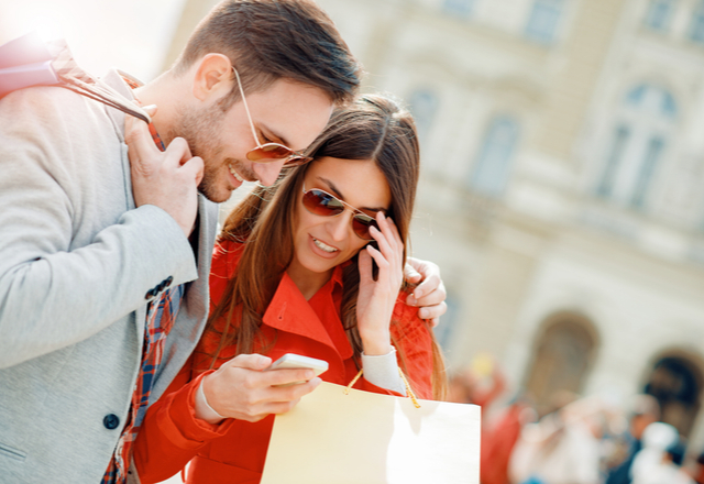 意識するきっかけに…♡片想い女性との距離が縮まる「スキンシップ」