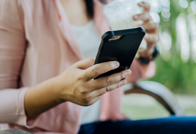 完全に惚れましたッ♡気になるカレを落とす「不意打ちLINE」