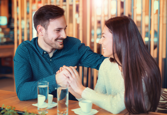 テンション上がっちゃう♡女性の心拍数が上がる「ボディタッチ」