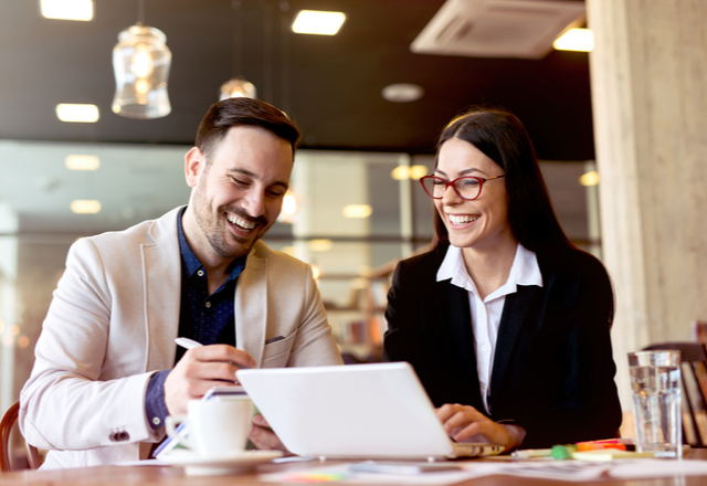 魅力が溢れているわぁ……♡モテ女性がする「大人のふるまい」って？