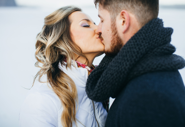 【彼氏さんは即実践！】彼女がドキッとする「キスハグ」の仕方とは