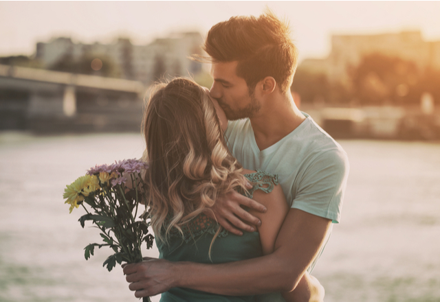 いつものキスにプラスして♡彼女を「ドキッとさせるキス」の仕方