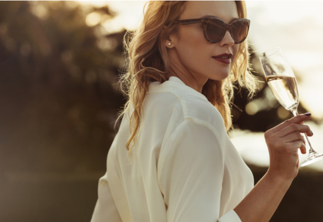 【男性に聞いた】飲み会に居たら「目で追ってしまう女性」の特徴Vol．1