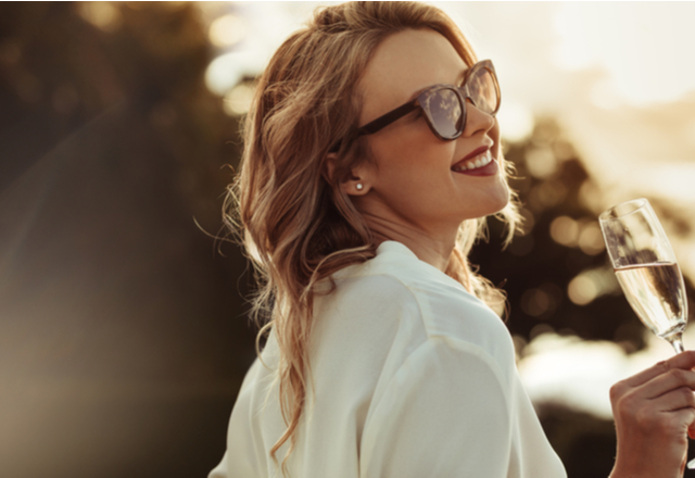 【男性に聞いた】飲み会に居たら「目で追ってしまう女性」の特徴Vol．3