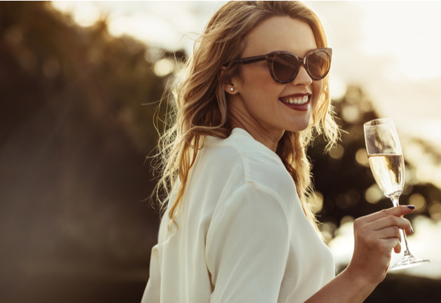 【男性に聞いた】飲み会に居たら「目で追ってしまう女性」の特徴Vol．2