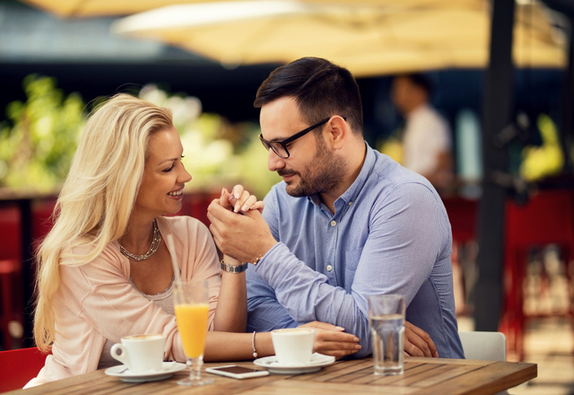 一緒にいるの恥ずかしいんだけど…彼が引く【彼女のデート中の言動】とは