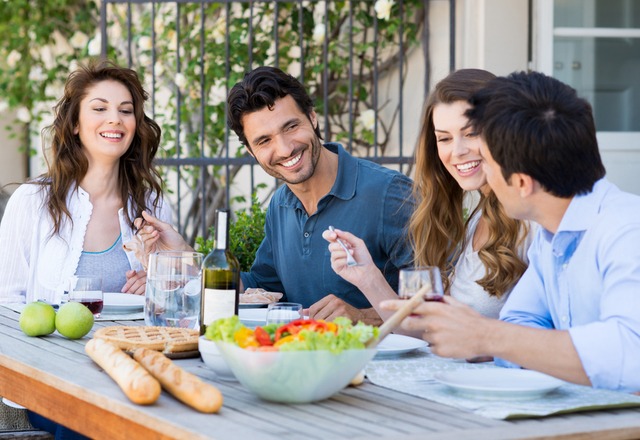 狙った男性は逃さない！周りを出し抜く【合コン必勝法】4選