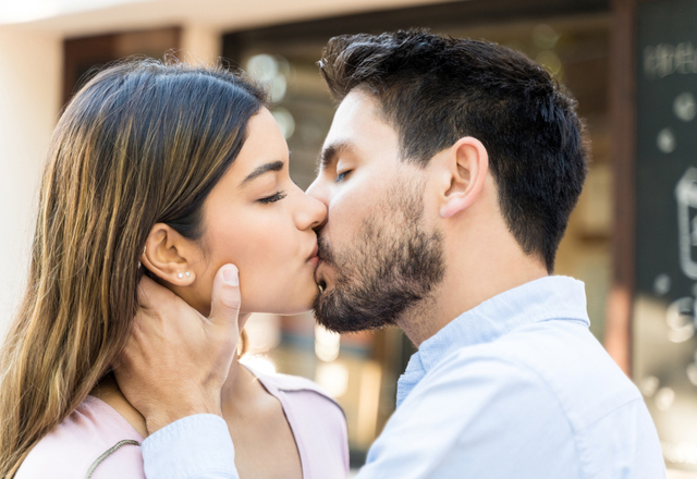 ずっとやめないで…♡女性が夢中になっちゃう【ディープキスの仕方】その1