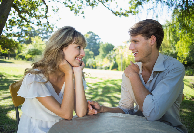 一方的な会話してない？カレとの距離がぐっと縮まる「相づちテク」